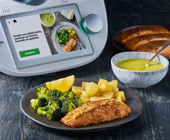 Soupe aux petits pois, saumon au citron, brocolis et patates