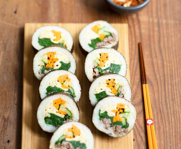 Kimbap aux légumes et bœuf sucré-salé jangjorim