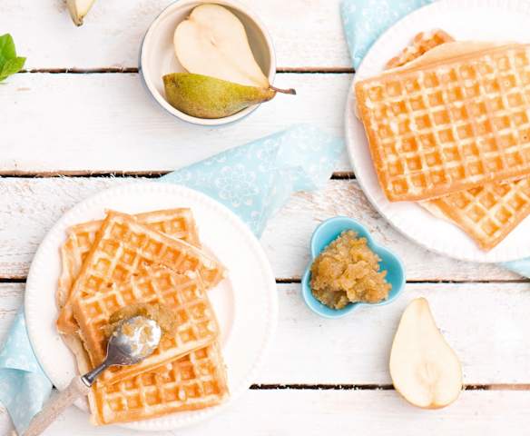 Gofry tradycyjne z dżemem gruszkowym