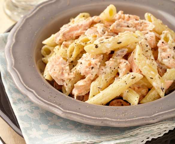 Penne s lososem a bazalkovou smetanou