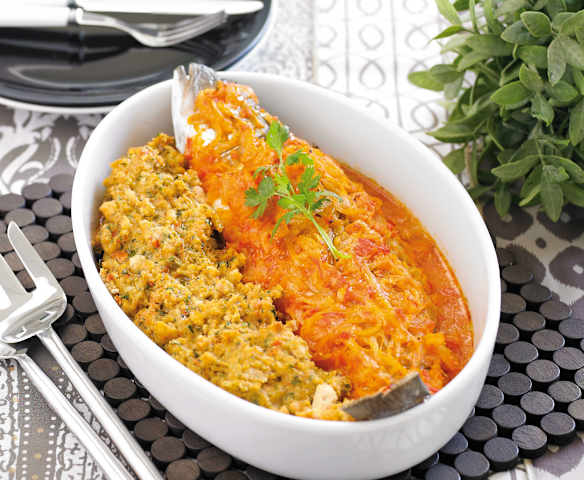 Açorda de tomate e ovas com peixe assado