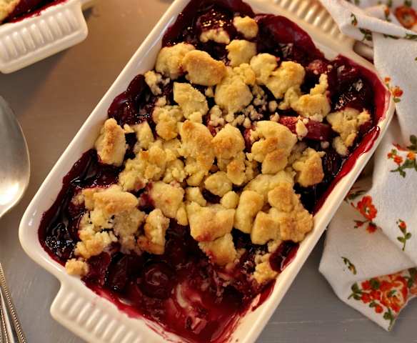 Kirsch-Bananen-Crumble