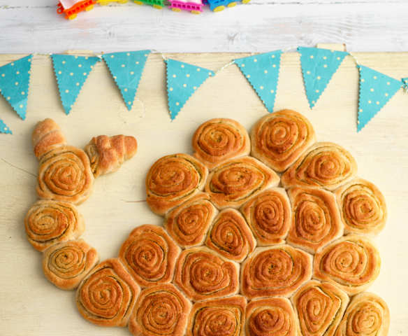 Tear and Share Snail Bread