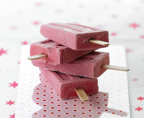 Gelado de amora com ginjinha