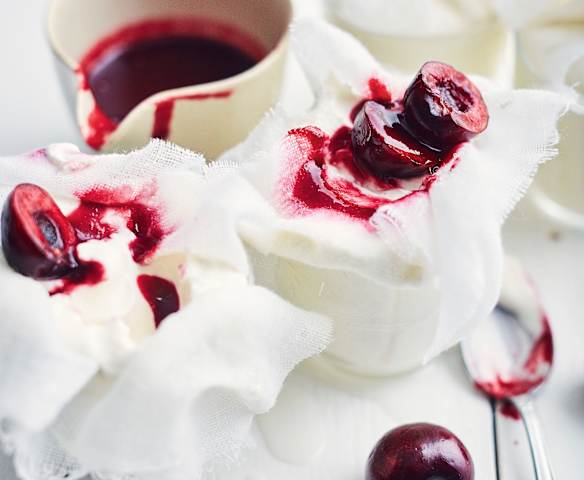 Fontainebleaux et coulis de cerises