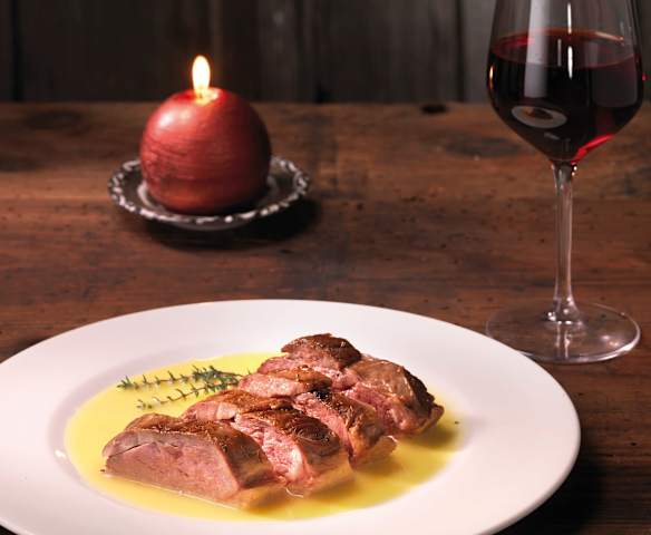 Petto d'anatra a bassa temperatura con salsa all'arancia