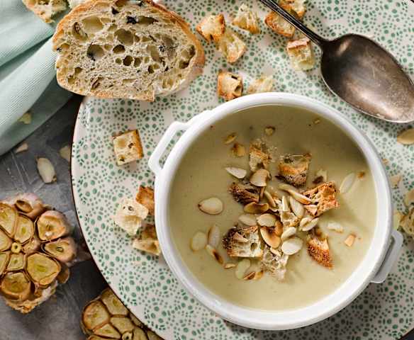 Krém z pečeného česneku