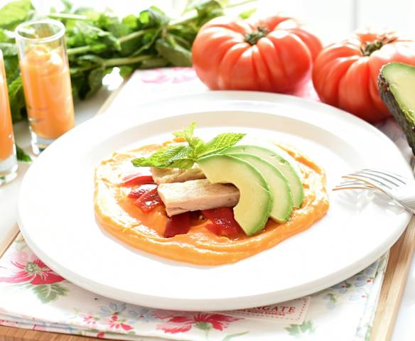 Ensalada de salmorejo, ventresca y pimiento