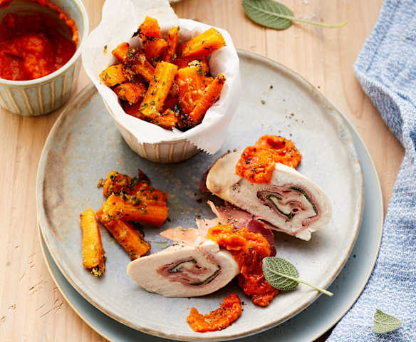 Hähnchenröllchen mit Möhren-Pommes