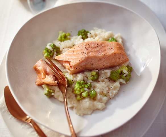 Marinierter Gewürzlachs mit Romanesco-Risotto