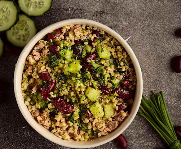 Insalata di bulgur, tonno e fagioli