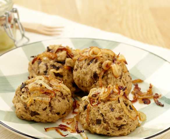 Knedlíky z bramborového těsta s houbami