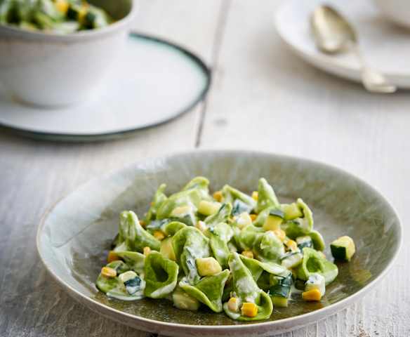 Chapéus de bruxa com curgete e milho