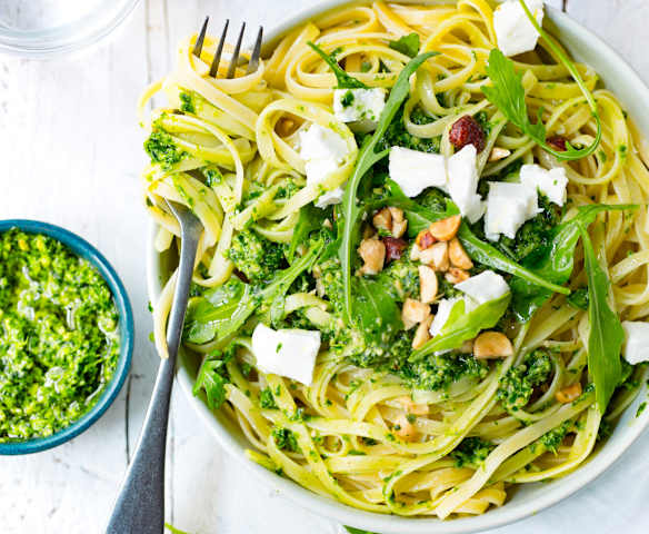 Linguine au chèvre frais et pesto de roquette