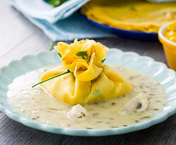 Crêpes de maíz dulce rellenas de pescado con champiñones
