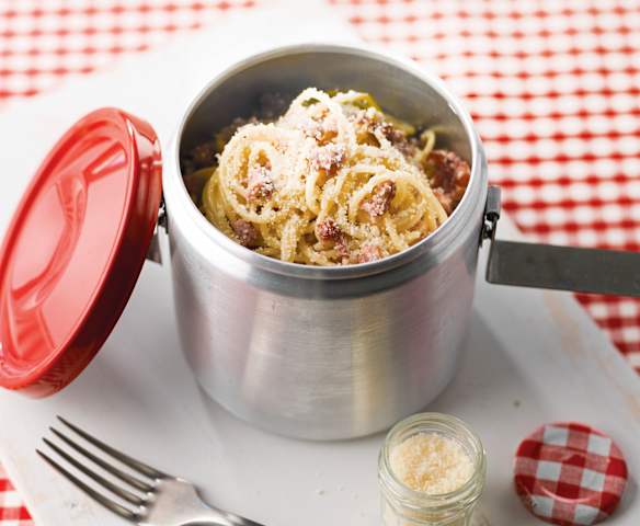 Carbonara de salsichas