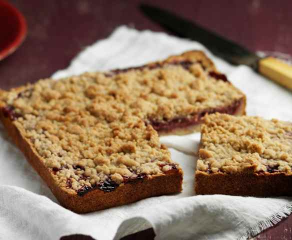 Tarte crumble de ruibarbo, frutos vermelhos e pera