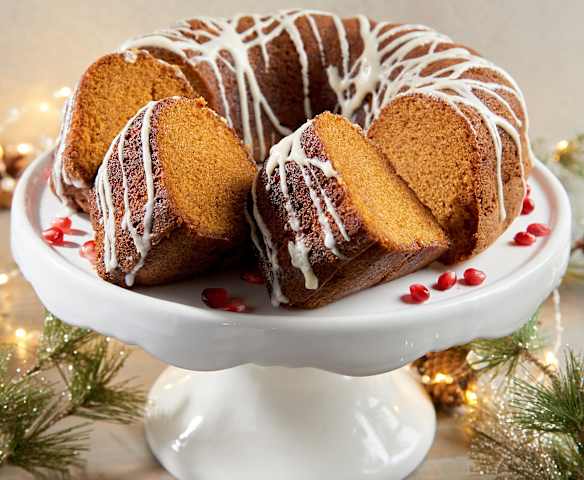 Spiced Butternut Squash Bundt Cake with Maple Glaze Spiced Butternut Squash Bundt Cake with Maple Glaze