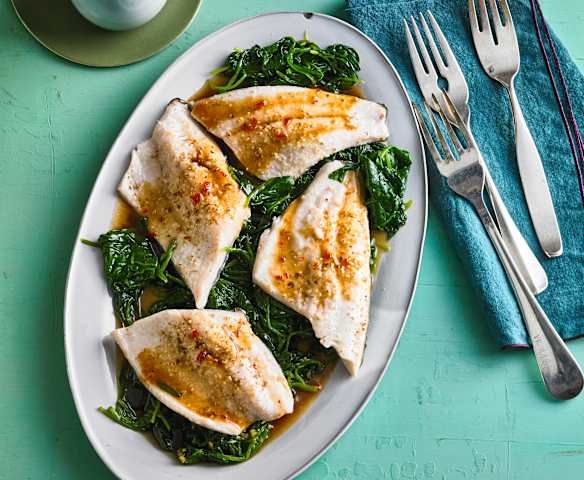 Gedämpfte Asia-Forellen auf Spinat