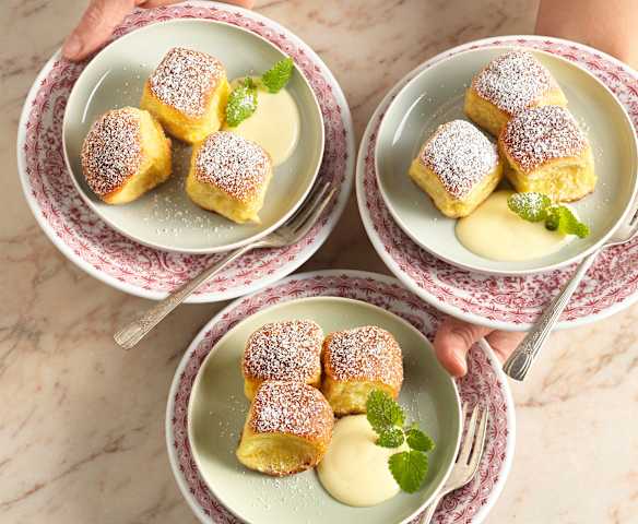 Dukatenbuchteln mit Kanarimilch
