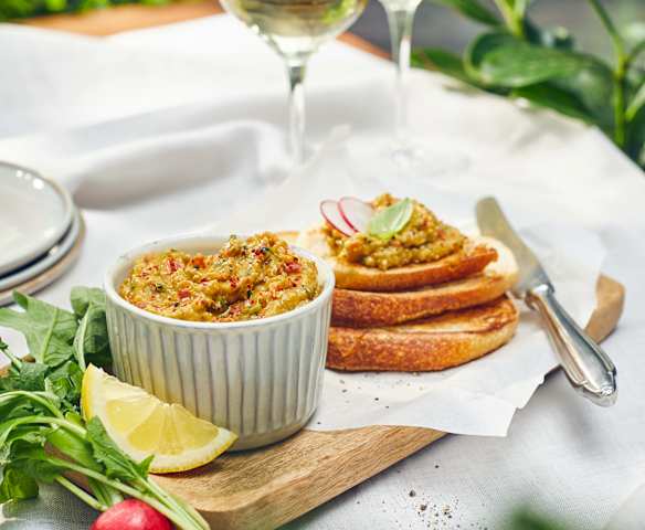 Quinoa-Tomaten-Dip mit Avocado