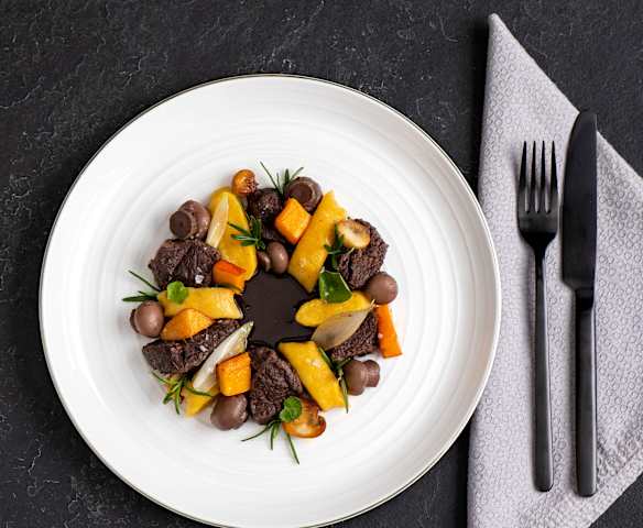 Wołowina po burgundzku z kopytkami dyniowymi (z osłoną noża miksującego)