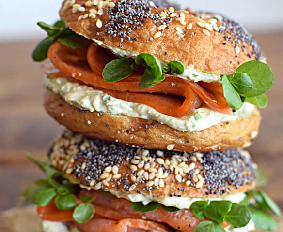 Mini bagels de salmón ahumado