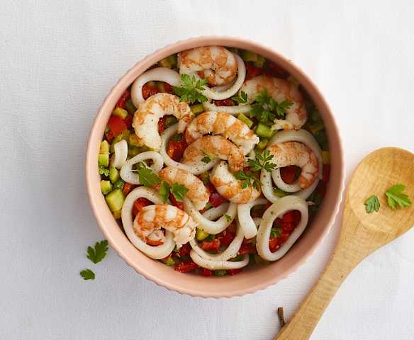 Insalata di totani, gamberi e verdurine croccanti