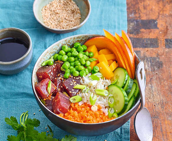 Poke bowl thon, mangue et riz basmati complet