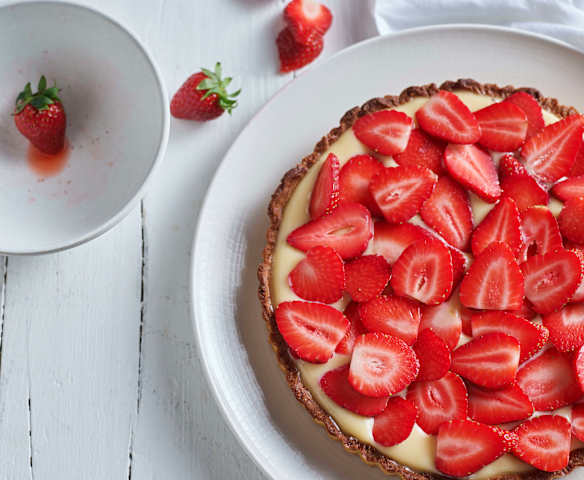 Tarta de crema pastelera y fresas