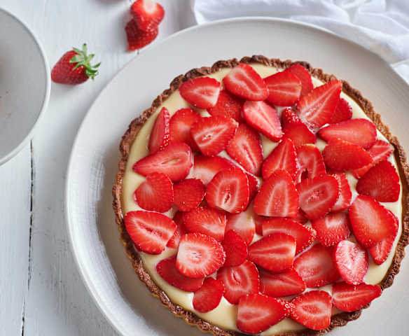 Tarta de crema pastelera y fresas