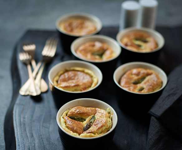 Soufflés de bacalhau e espargos verdes