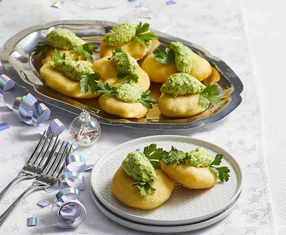 Pizzette fritte con mousse di baccalà