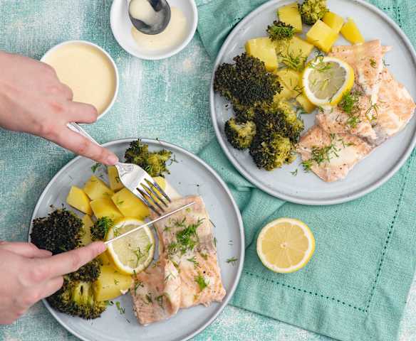 Łosoś z warzywami; Sos holenderski