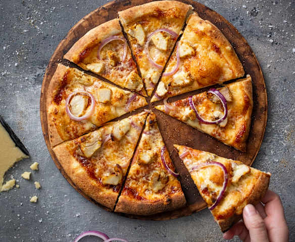 BBQ chicken pizza BBQ chicken pizza