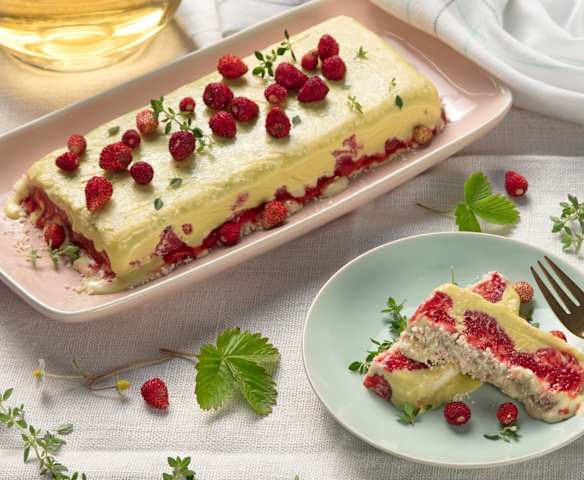 Vanilleparfait mit Walderdbeeren