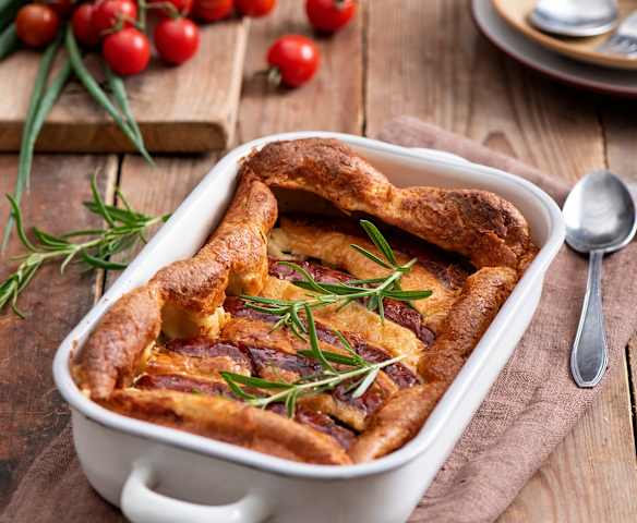 Kiełbasy zapiekane w cieście (Toad in the hole) Kiełbasy zapiekane w cieście (Toad in the hole)