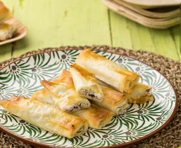 Involtini di pasta fillo con melanzane, ricotta e olive