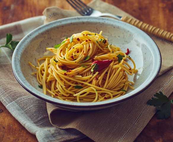 Spaghetti aglio, olio e peperoncino (Bimby Friend) Spaghetti aglio, olio e peperoncino (Bimby Friend)