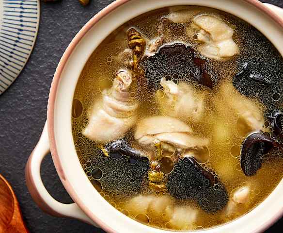 西洋参石斛鸡汤