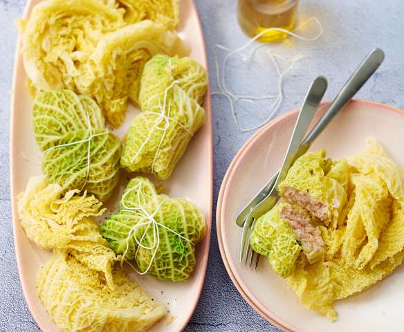 Papillote de thon dans une feuille de chou