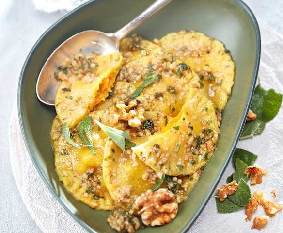 Kürbisravioli mit Salbei-Walnuss-Öl