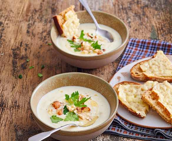 Velouté de chou-fleur et tartine au comté