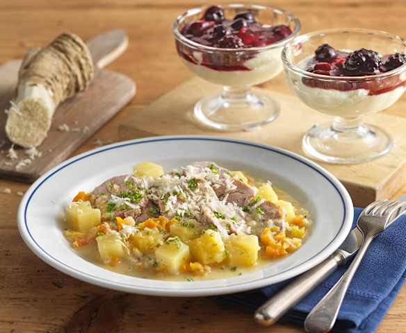 Menü: Wurzelfleisch; Sahne-Grießpudding mit Beerenröster