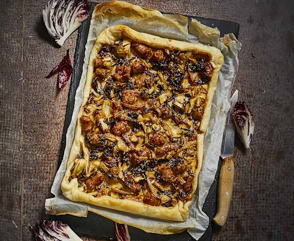 Torta salata radicchio e salsiccia Torta salata radicchio e salsiccia