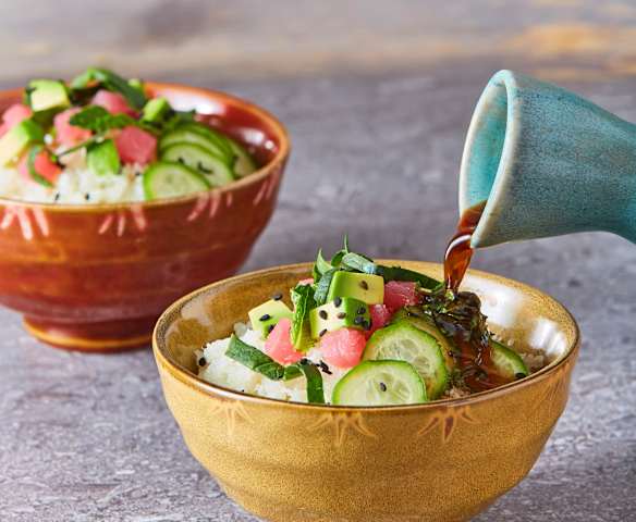 Poke bowl de arroz de coliflor