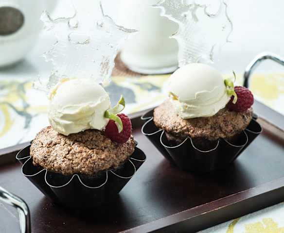 Pastelito de chocolate blanco con plátano