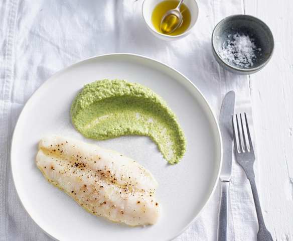 Filetti di trota con purea di broccoli Filetti di trota con purea di broccoli