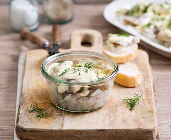 Śledzie w sosie makowym