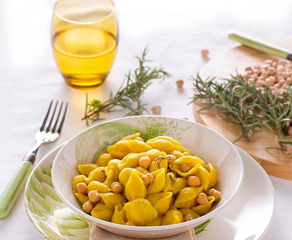 Pasta risottata con crema di ceci, rosmarino e zafferano